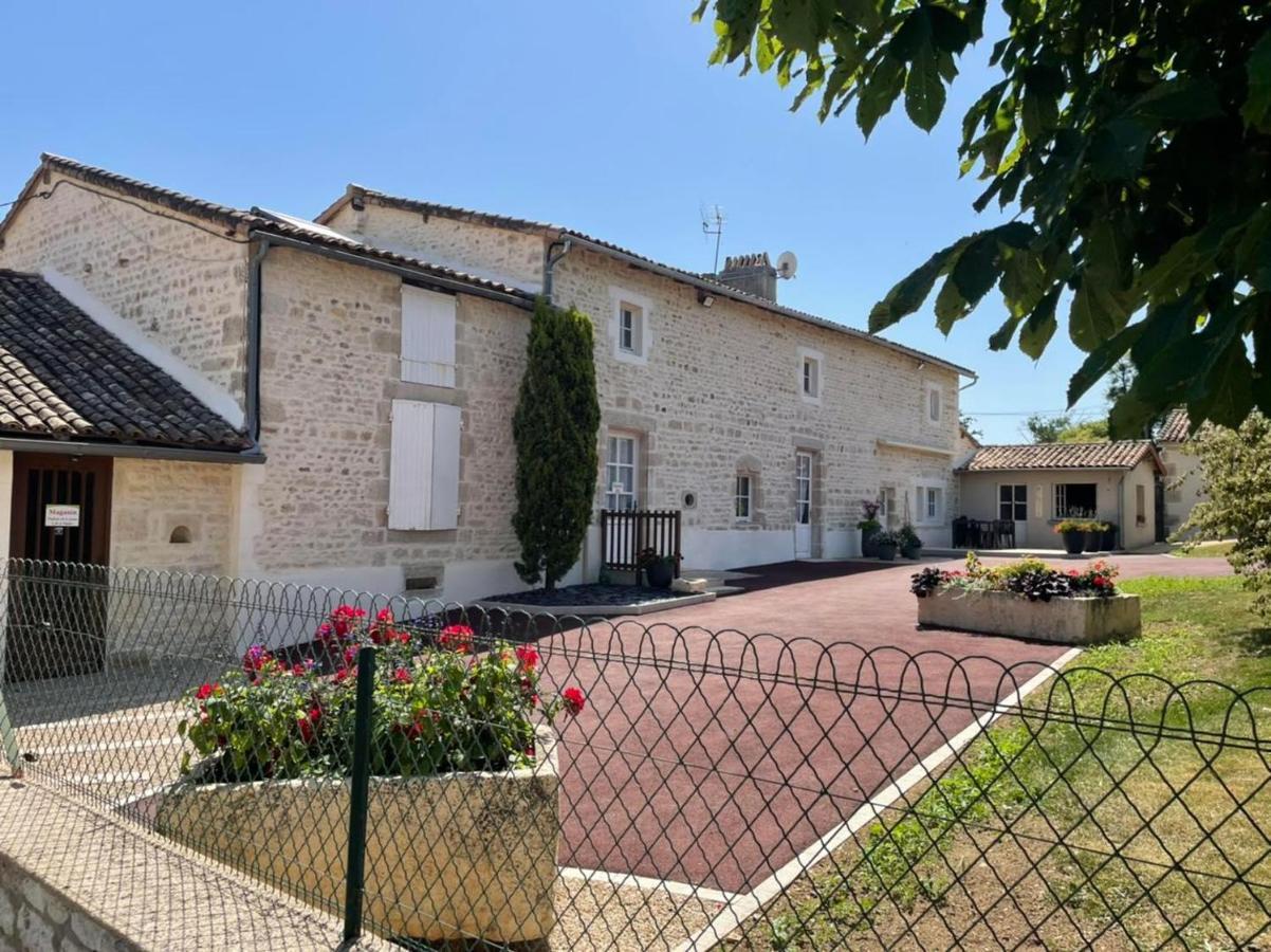 Chambres D'Hotes Du Puy D'Anche Sauzé-Vaussais Exteriör bild